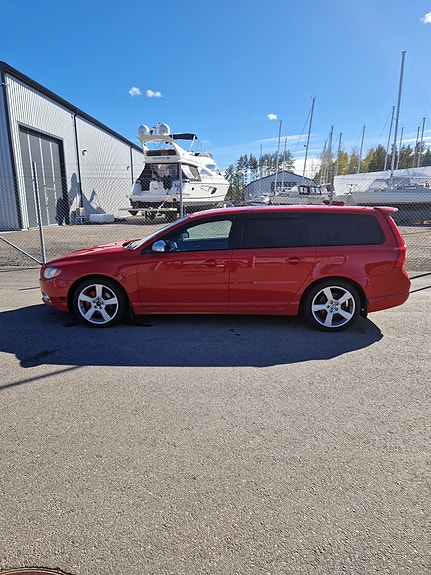 Volvo V70 2 of 5