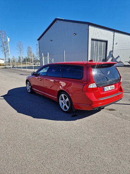 Volvo V70 3 of 5
