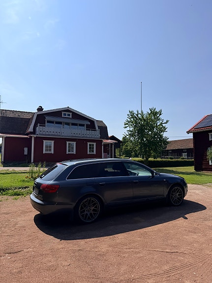 Audi A6 4 of 5