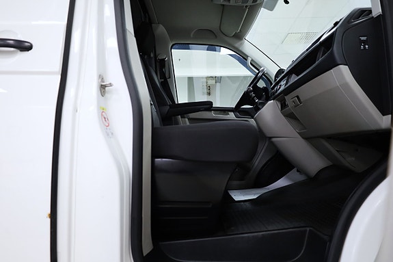 Volkswagen Transporter 10 of 17