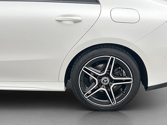 Mercedes-Benz CLA220 26 of 28