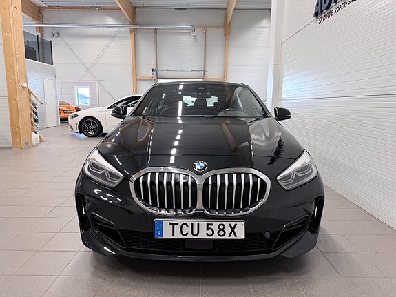 BMW 120d 2 of 5