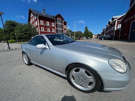 Mercedes-Benz SLK320 3 of 5