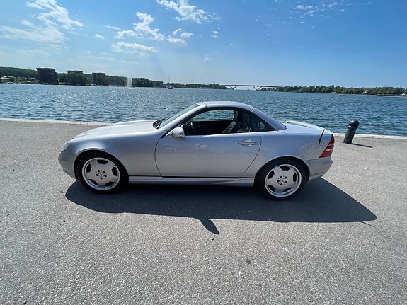 Mercedes-Benz SLK320 2 of 5