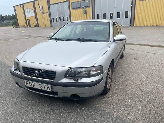 Volvo S60 2 of 5