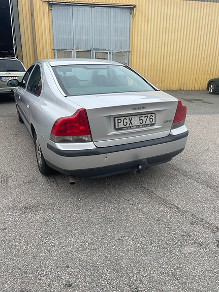Volvo S60 3 of 5