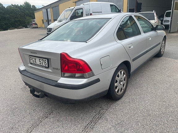 Volvo S60 4 of 5