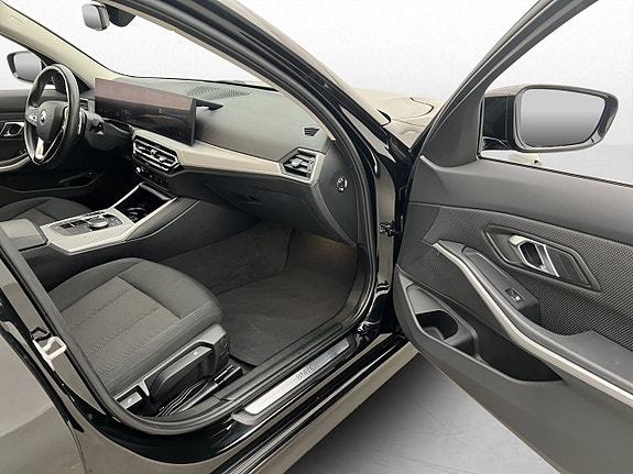 BMW 330e 22 of 30
