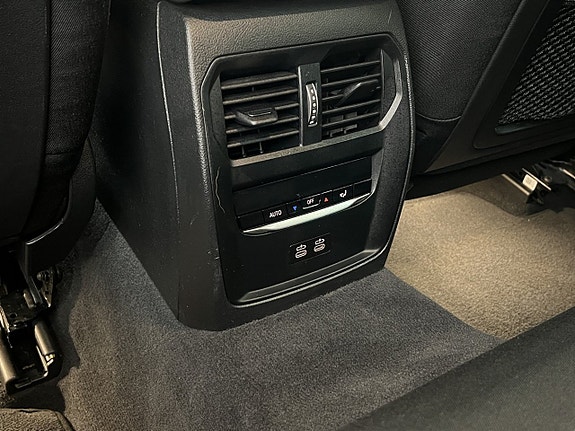 BMW 330e 25 of 30