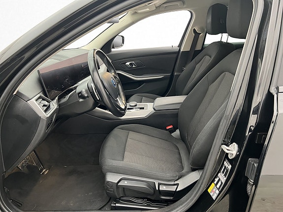 BMW 330e 9 of 30