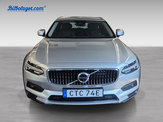 Volvo V90 Cross Country 2 of 7