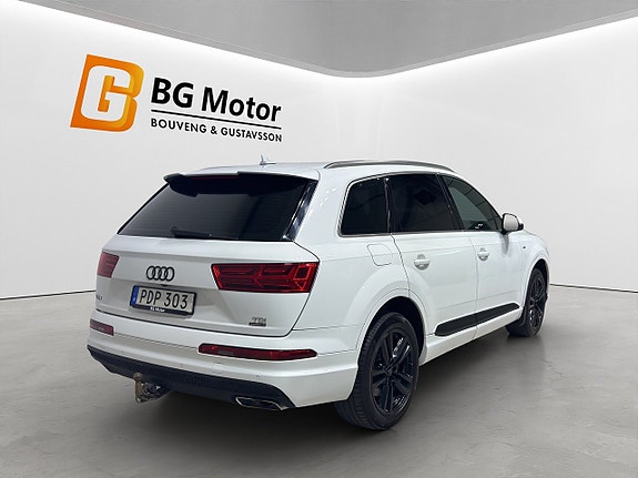 Audi Q7 4 of 5