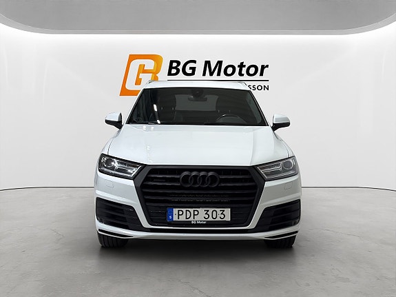 Audi Q7 2 of 5