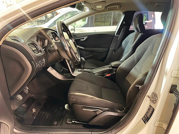 Volvo V40 7 of 13