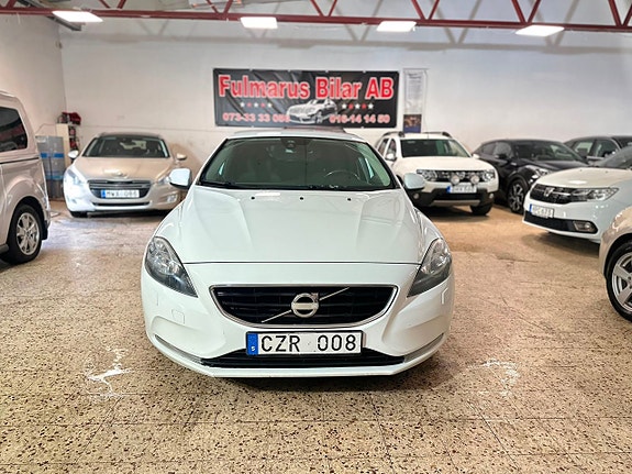 Volvo V40 2 of 5