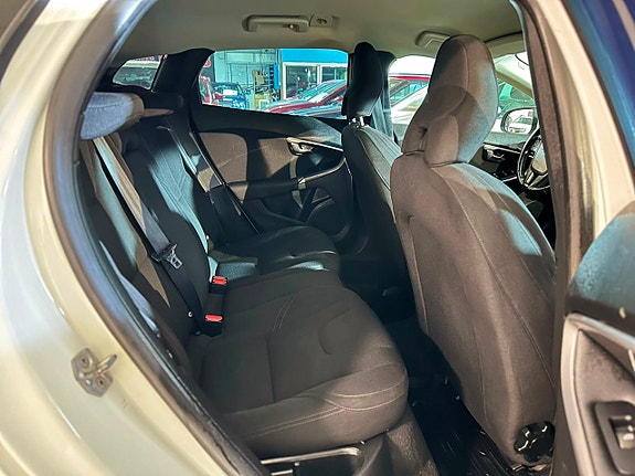 Volvo V40 8 of 13