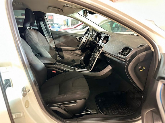 Volvo V40 11 of 13