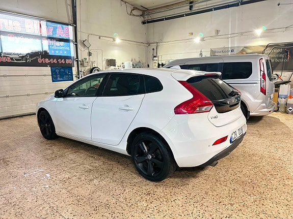Volvo V40 5 of 5