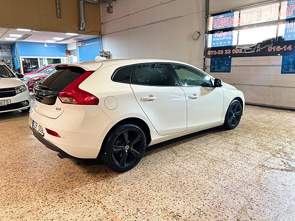 Volvo V40 4 of 5