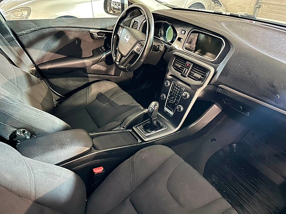 Volvo V40 12 of 13
