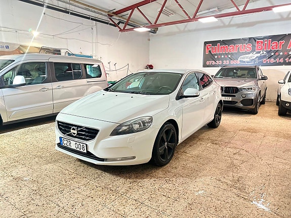 Volvo V40 3 of 5