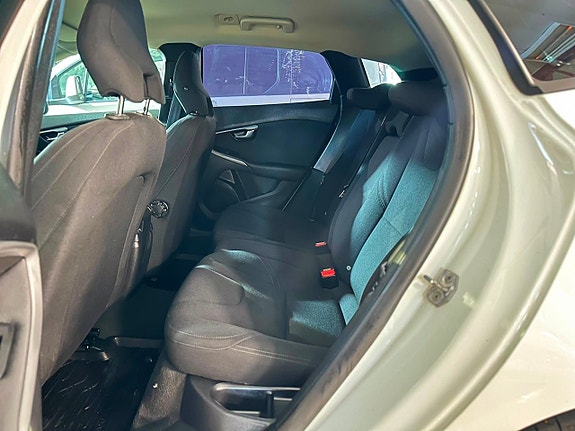 Volvo V40 9 of 13