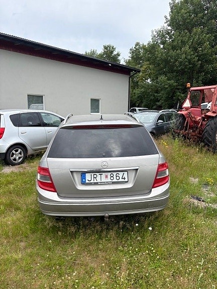 Mercedes-Benz C180 3 of 6