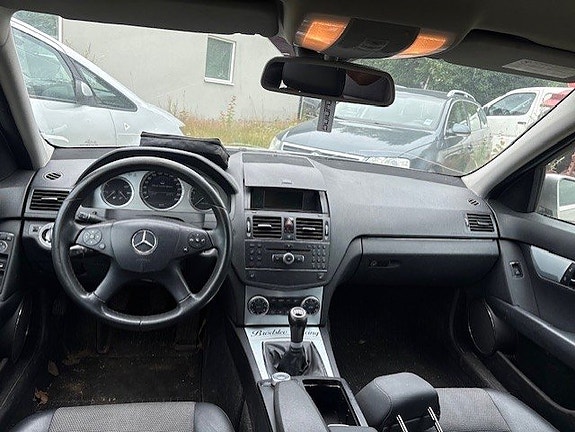 Mercedes-Benz C180 6 of 6
