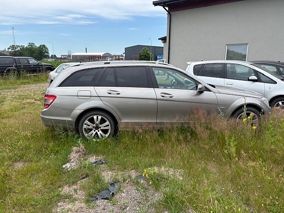 Mercedes-Benz C180 4 of 6