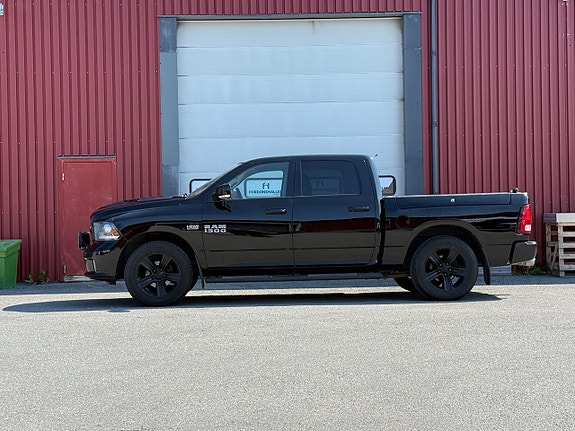 Dodge RAM 1500 2 of 5