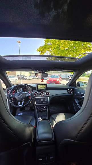 Mercedes-Benz CLA200 4 of 5