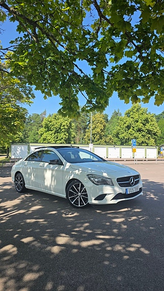 Mercedes-Benz CLA200 2 of 5