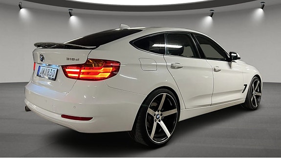 BMW 318d 4 of 5