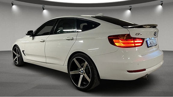 BMW 318d 3 of 5