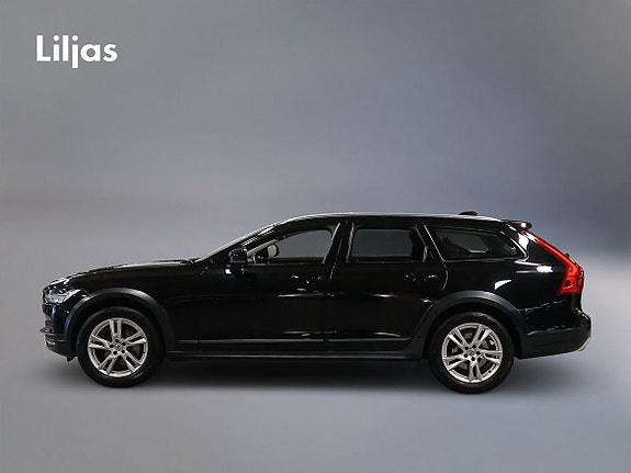 Volvo V90 Cross Country 2 of 13