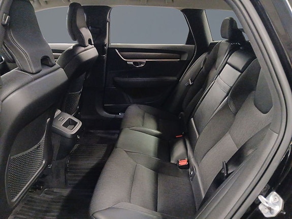Volvo V90 Cross Country 7 of 13