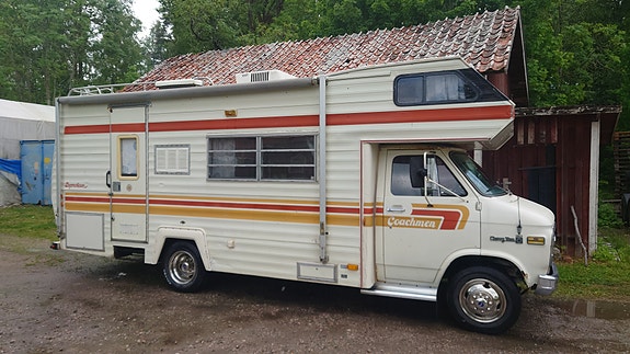 Chevrolet Coachmen Leprechaun 2 of 15