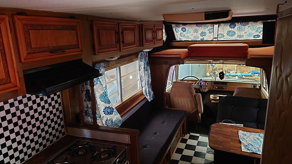 Chevrolet Coachmen Leprechaun 6 of 15