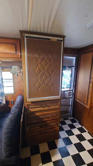 Chevrolet Coachmen Leprechaun 13 of 15