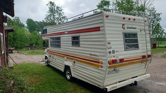 Chevrolet Coachmen Leprechaun 3 of 15