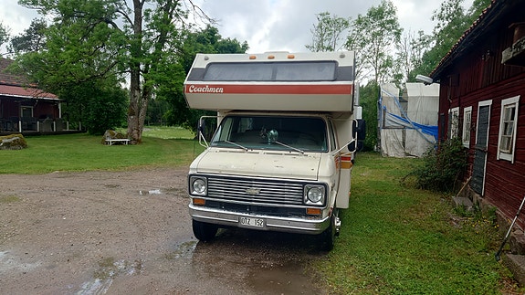 Chevrolet Coachmen Leprechaun 4 of 15