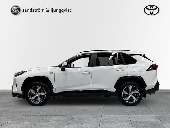 Toyota RAV4 Plug-in Hybrid 3 of 5