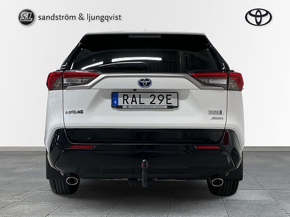 Toyota RAV4 Plug-in Hybrid 5 of 5