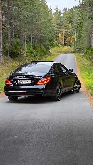 Mercedes-Benz CLS350 2 of 5