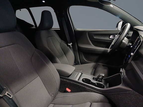 Volvo EX40 8 of 15