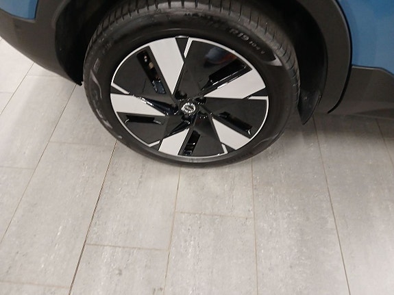 Volvo EX40 11 of 15