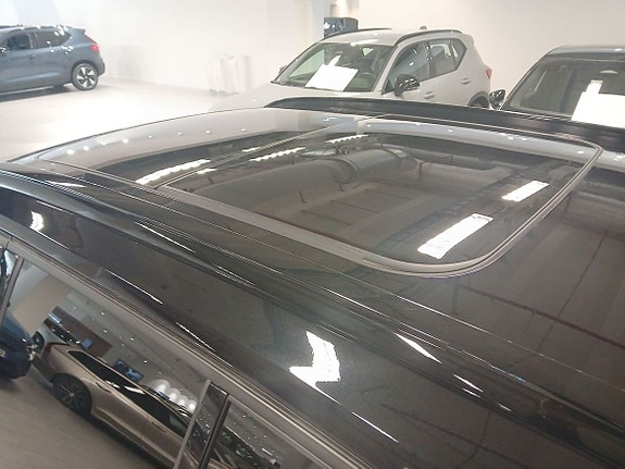 Volvo EX40 11 of 15