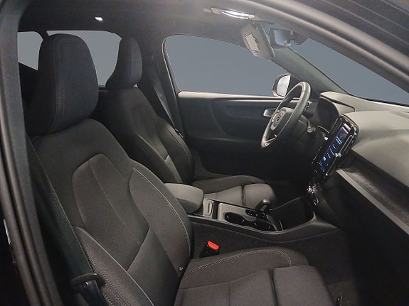 Volvo EX40 8 of 15