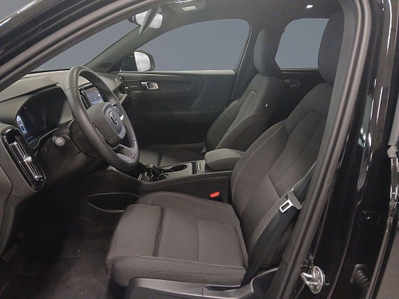 Volvo EX40 7 of 15