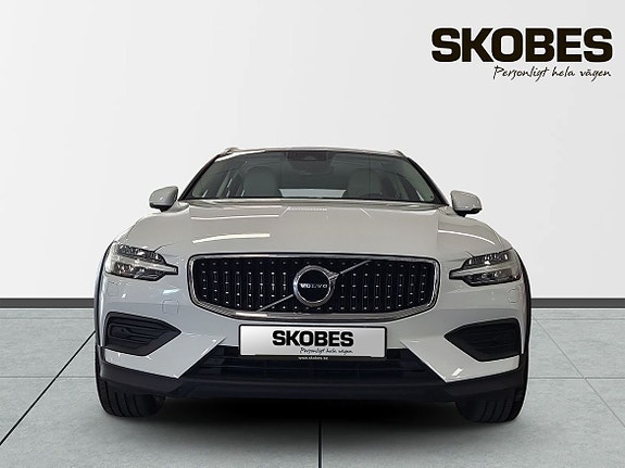 Volvo V60 Cross Country 2 of 5
